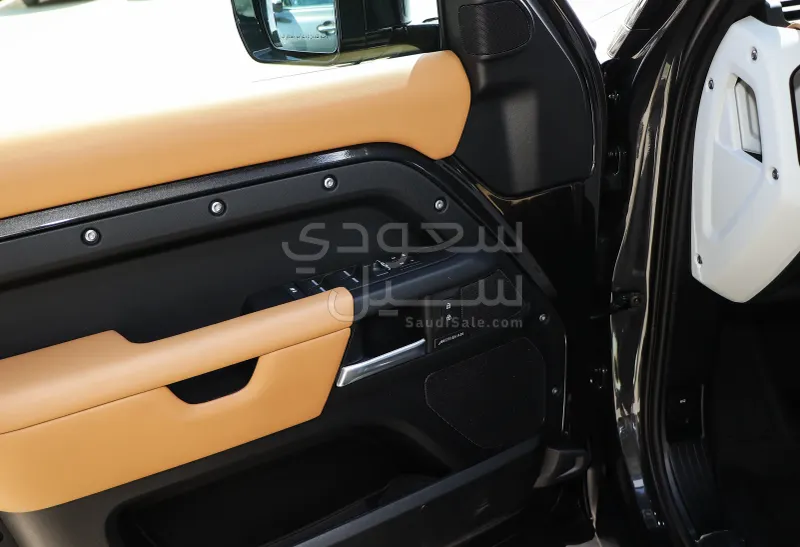 2026 لاند روفر ديفيندر 110