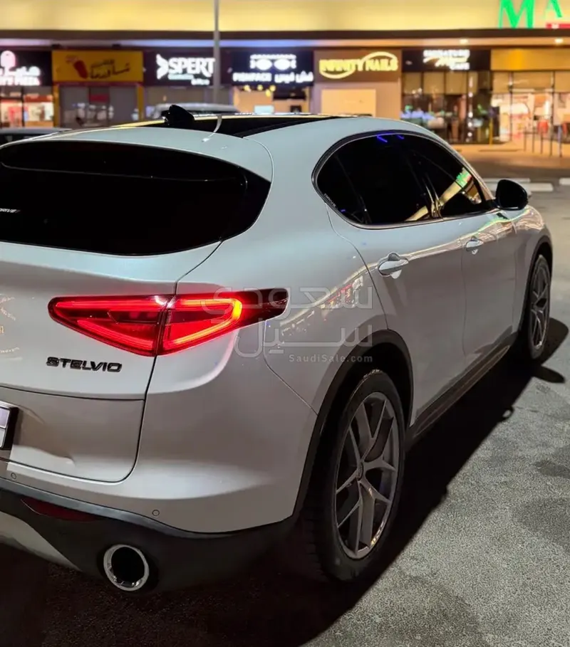 2018 الفا روميو ستيلفيو