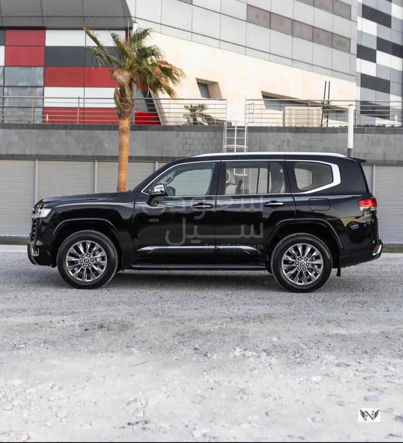 2023 تويوتا لاند كروزر في اكس