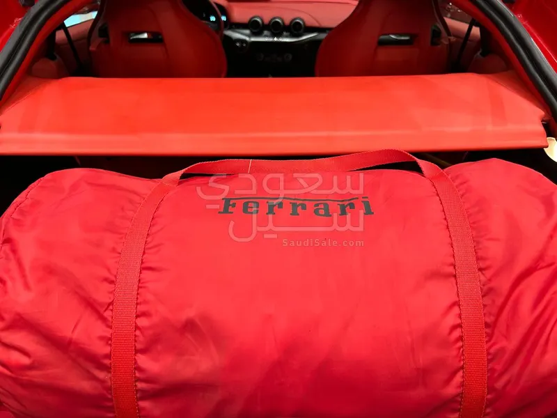 2016 فيراري اف 12 بيرلينيتا