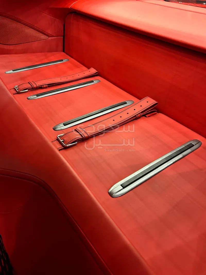 2016 فيراري اف 12 بيرلينيتا