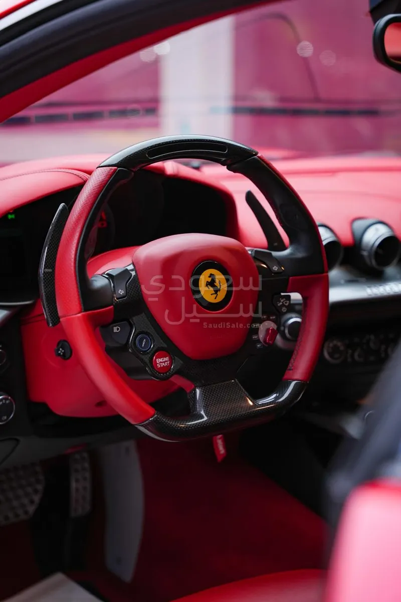 2016 فيراري اف 12 بيرلينيتا