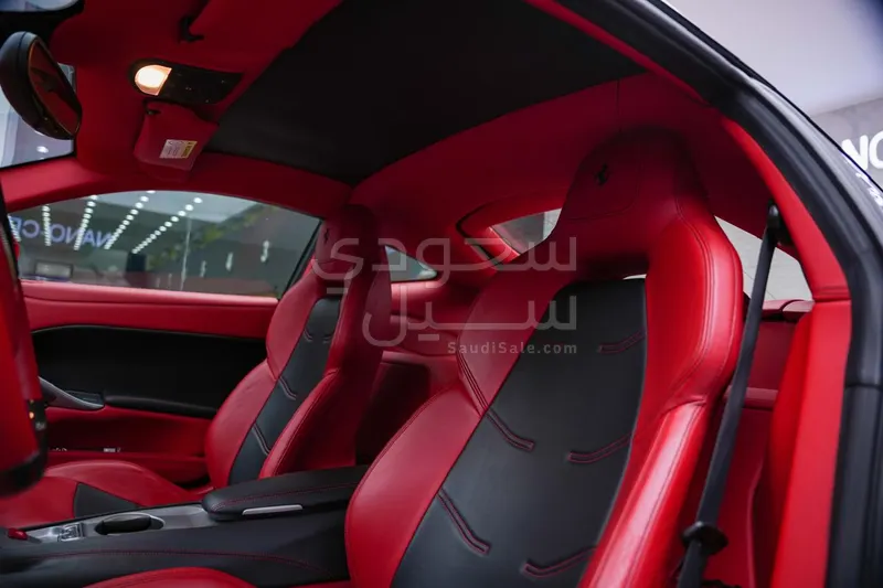 2016 فيراري اف 12 بيرلينيتا