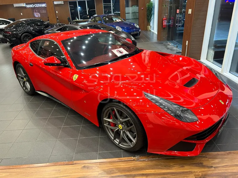 2016 فيراري اف 12 بيرلينيتا