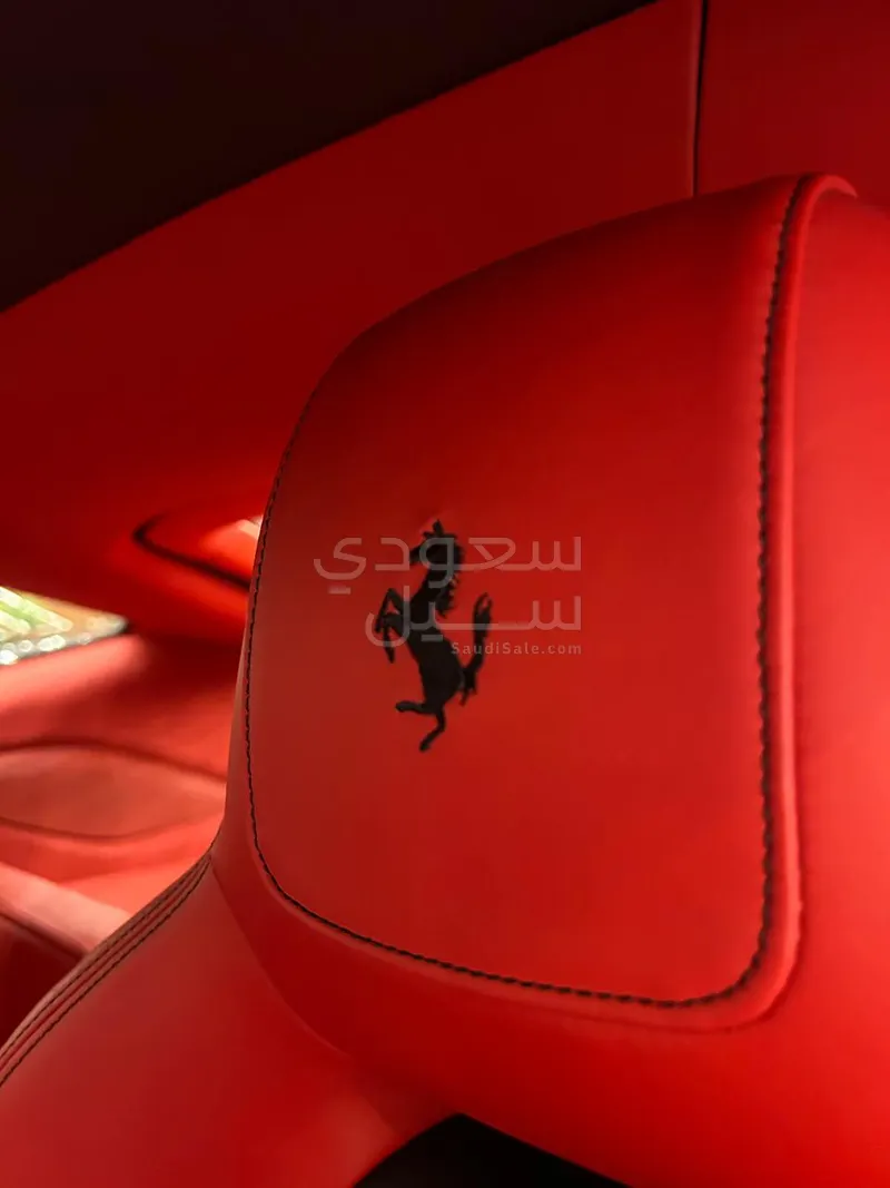 2016 فيراري اف 12 بيرلينيتا