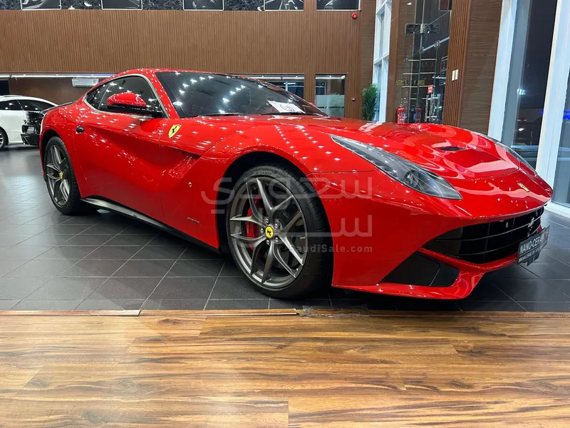 2016 فيراري اف 12 بيرلينيتا