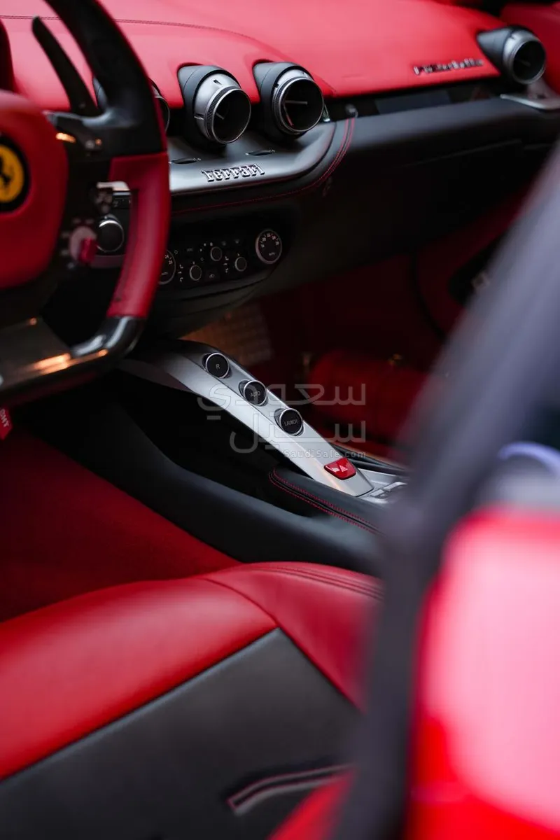 2016 فيراري اف 12 بيرلينيتا