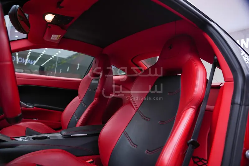 2016 فيراري اف 12 بيرلينيتا