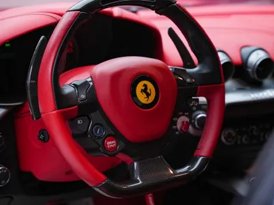 2016 فيراري اف 12 بيرلينيتا