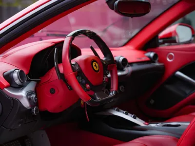 2016 فيراري اف 12 بيرلينيتا