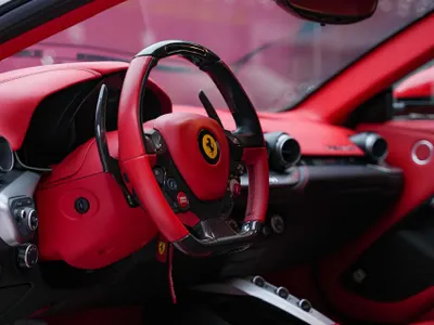 2016 فيراري اف 12 بيرلينيتا