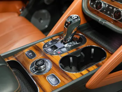 2021 بنتلي بنتايجا الاصدار الاول