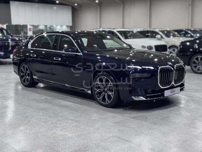 2026 بي ام دبليو الفئة السابعة 735أي