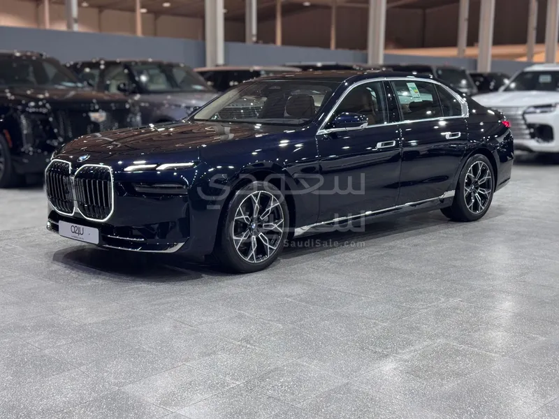 2026 بي ام دبليو الفئة السابعة 735أي