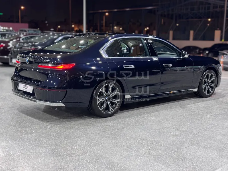 2026 بي ام دبليو الفئة السابعة 735أي