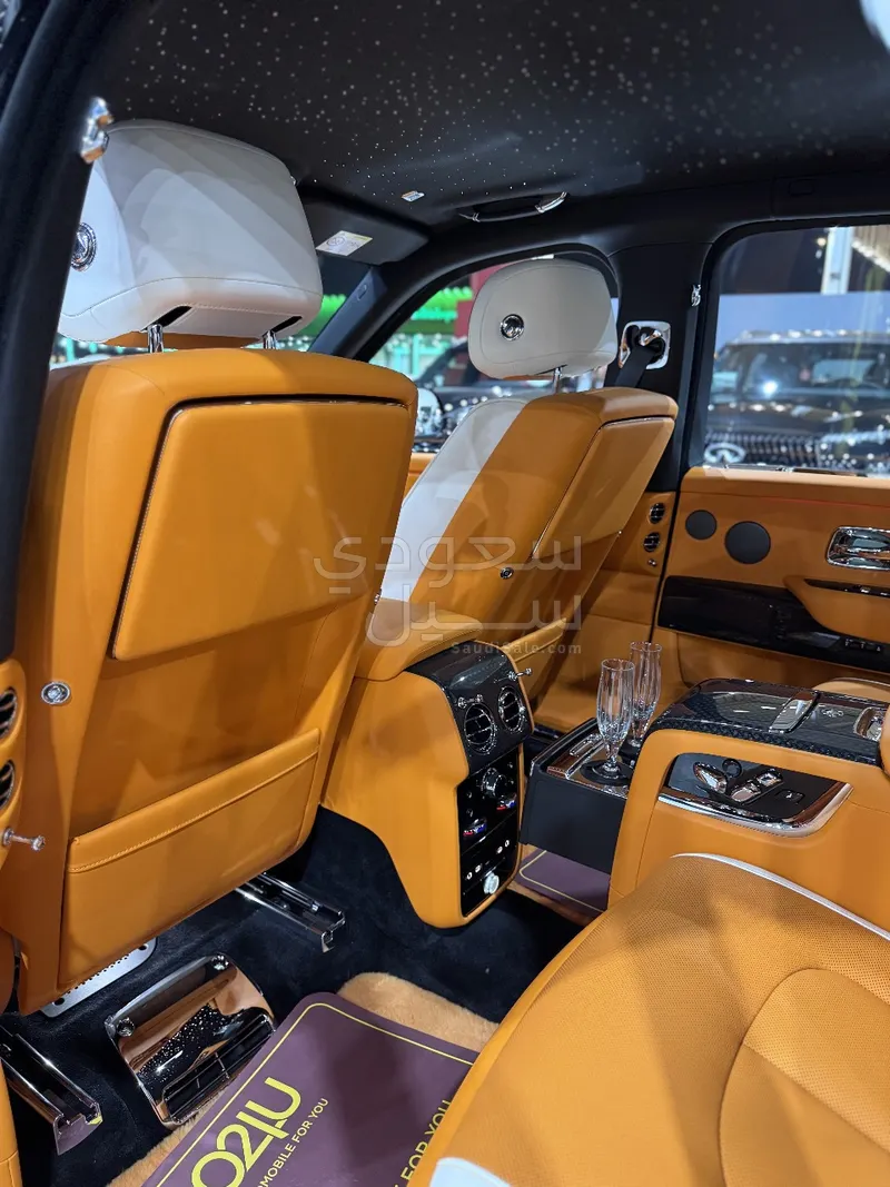 2025 رولز رويس كولينان بلاك بادج