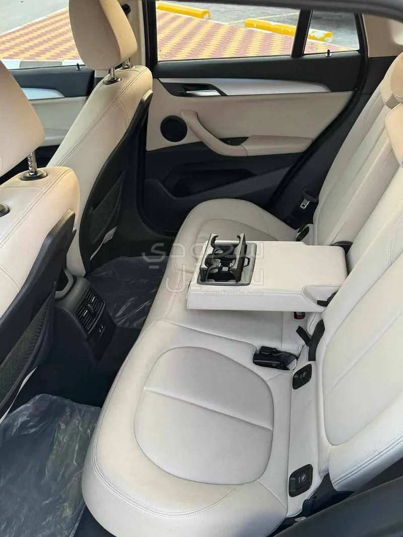 2020 بي ام دبليو الفئة اكس 1