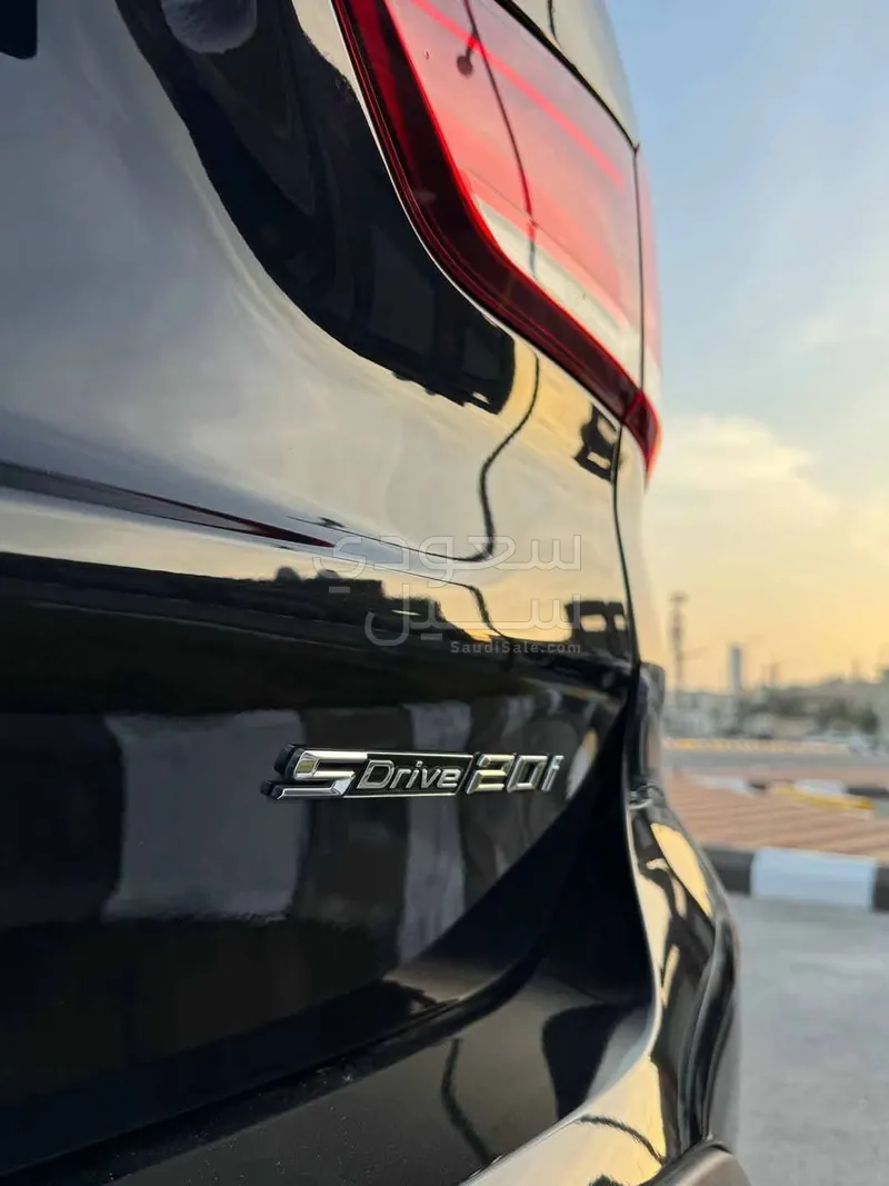 2020 بي ام دبليو الفئة اكس 1