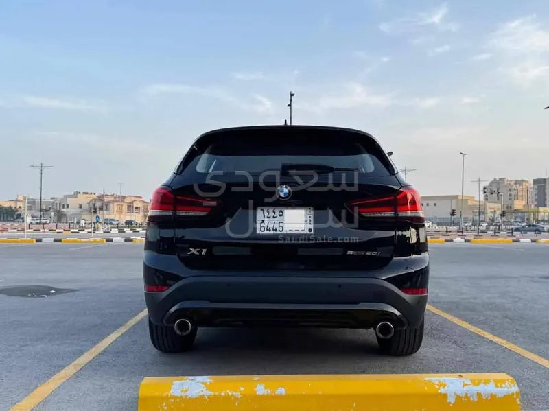 2020 بي ام دبليو الفئة اكس 1