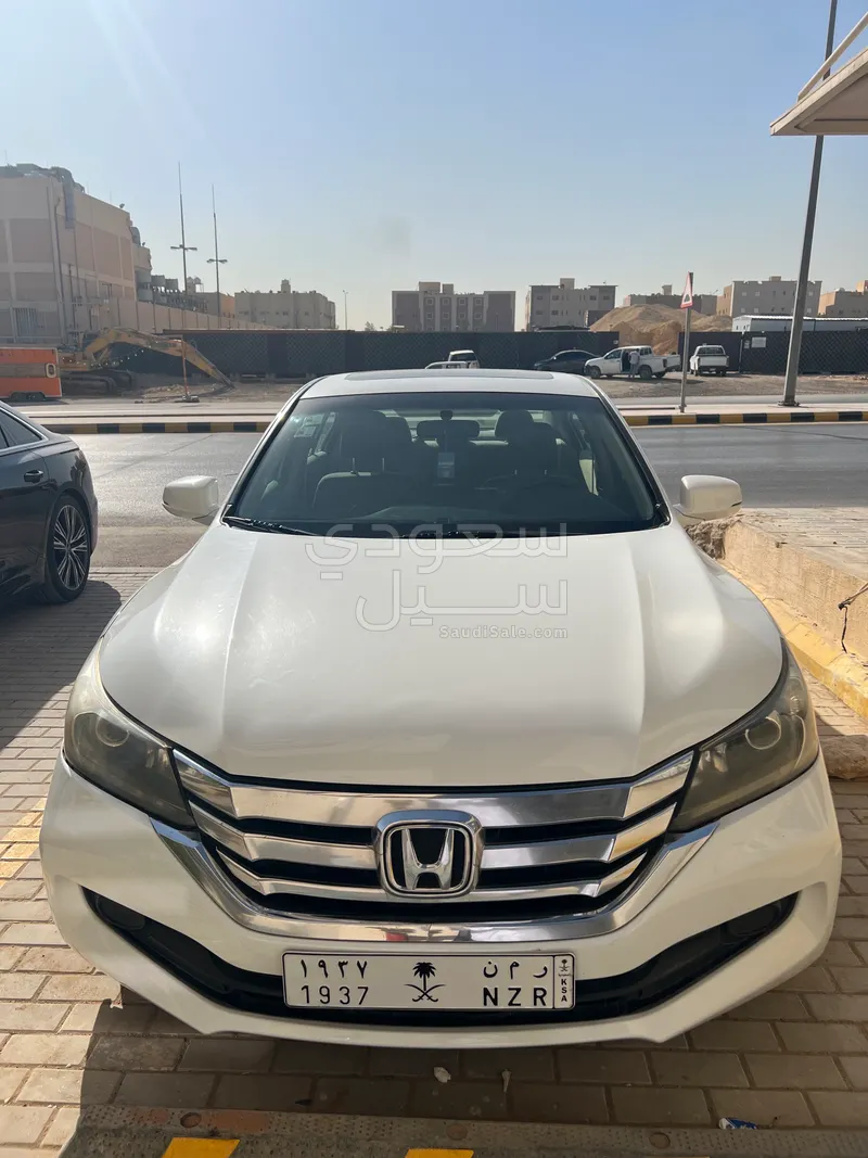 2016 هوندا اكورد إي إكس أي - اي