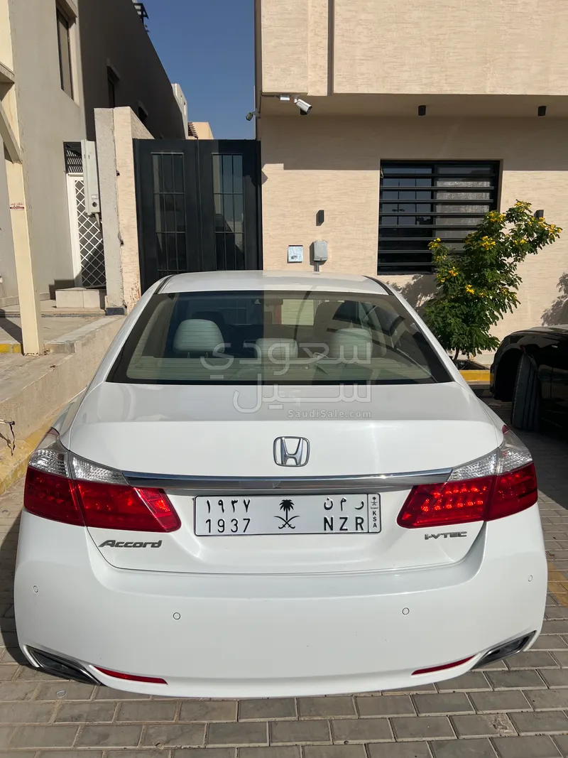 2016 هوندا اكورد إي إكس أي - اي