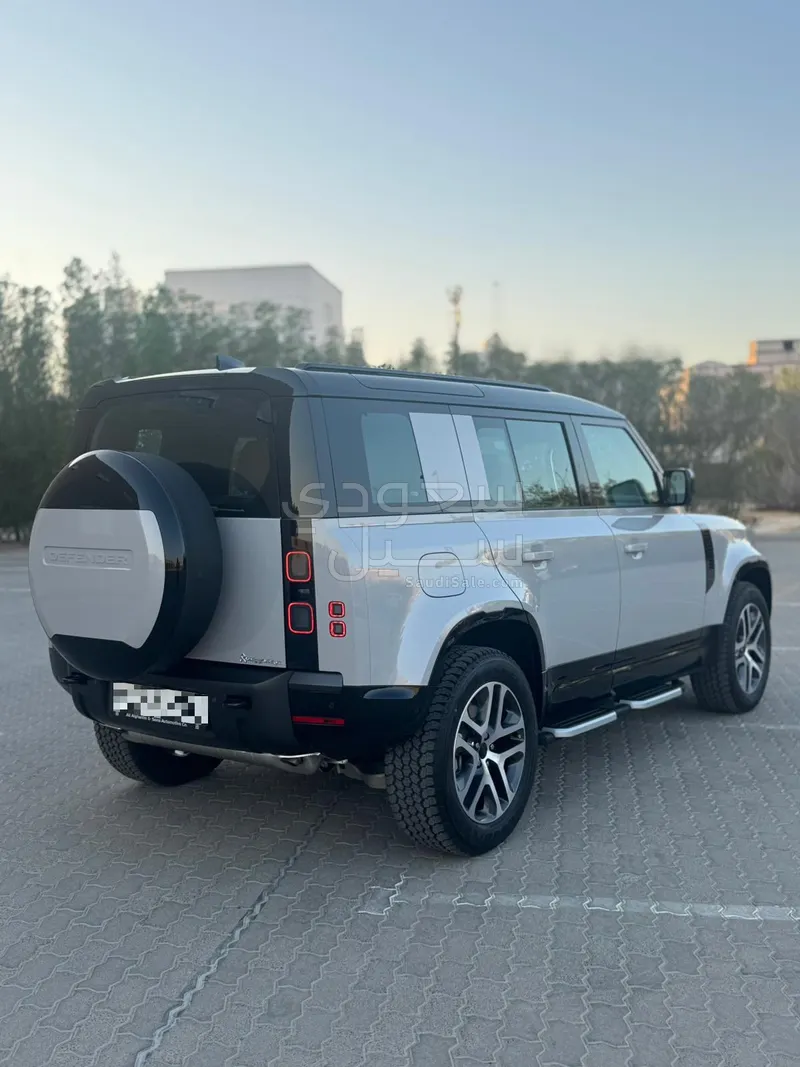 2026 لاند روفر ديفيندر اكس 110