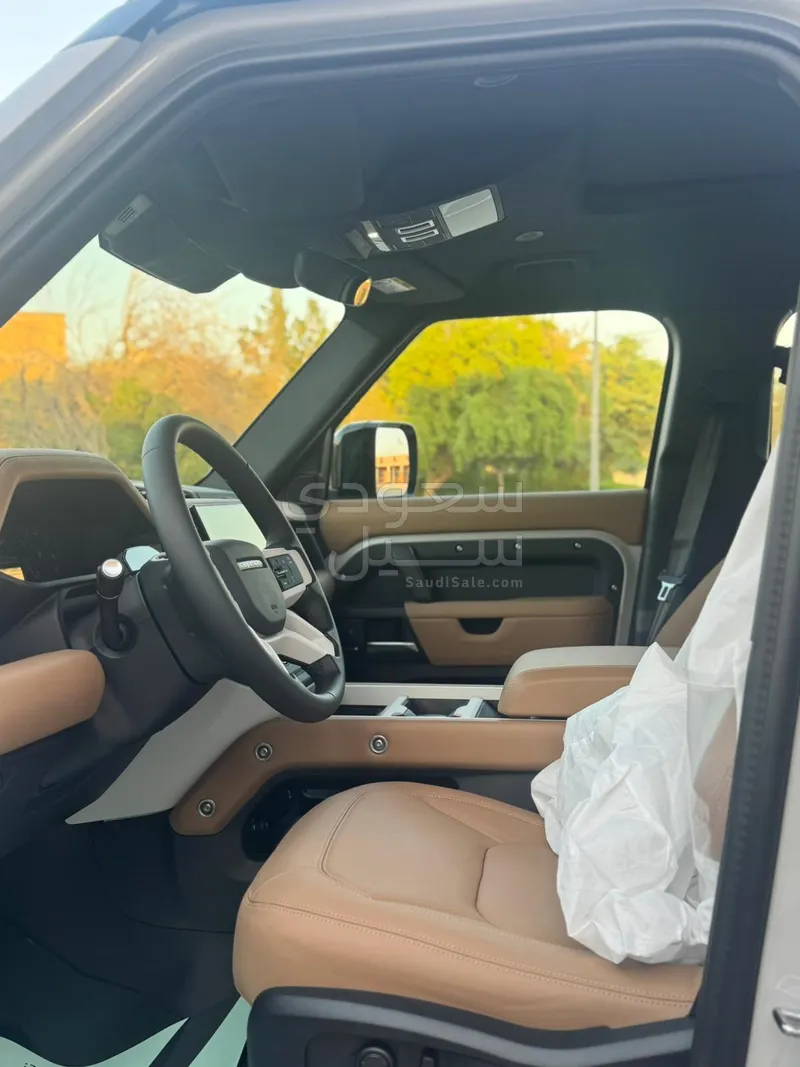 2026 لاند روفر ديفيندر اكس 110