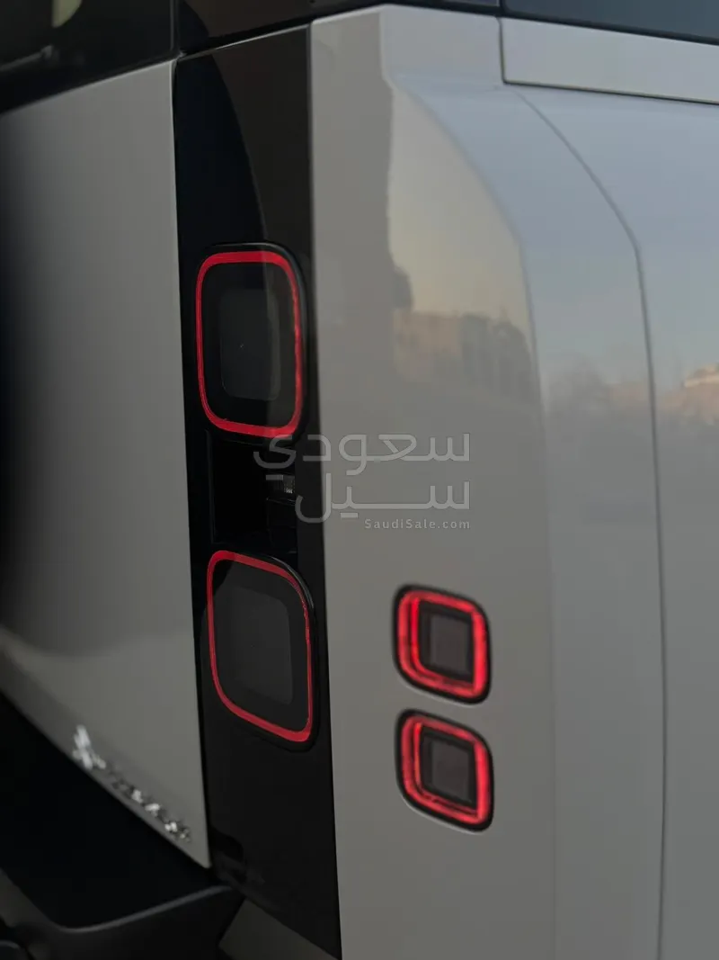 2026 لاند روفر ديفيندر اكس 110