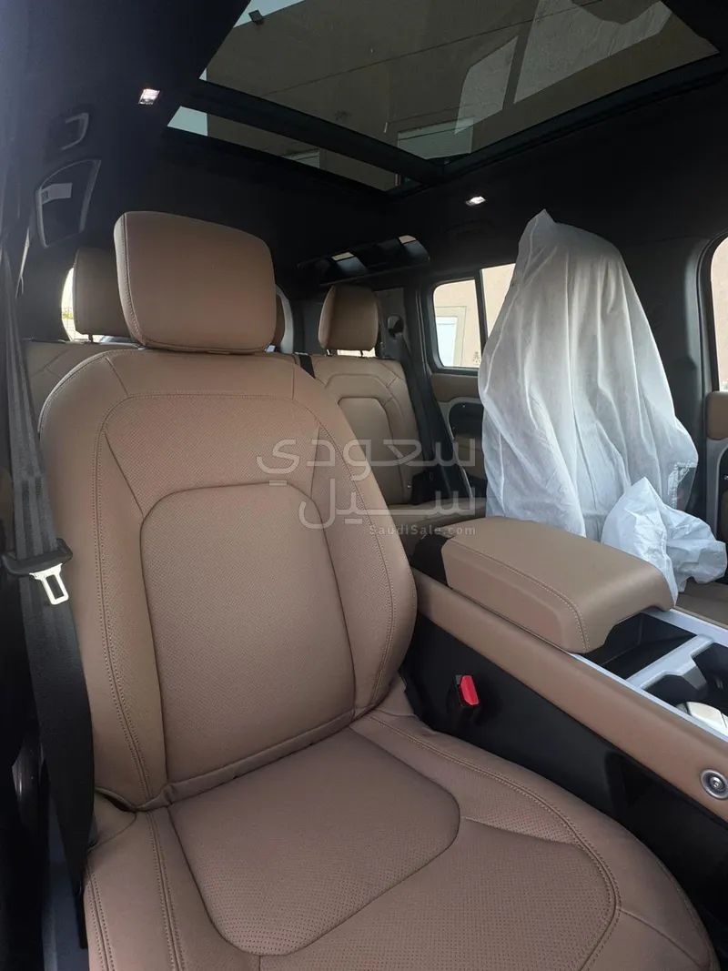 2026 لاند روفر ديفيندر اكس 110