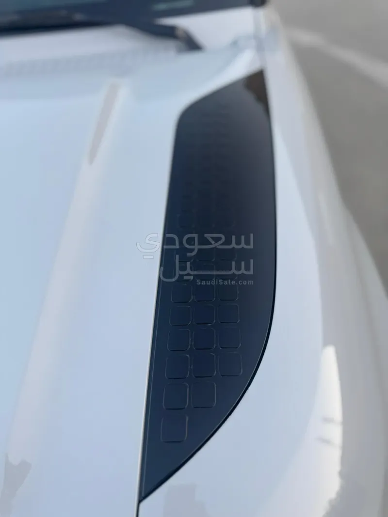 2026 لاند روفر ديفيندر اكس 110