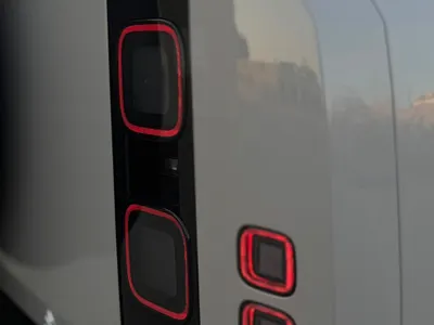 2026 لاند روفر ديفيندر اكس 110