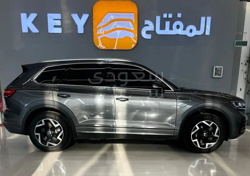 2024 Volkswagen Touareg R-Line