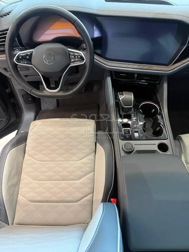 2024 Volkswagen Touareg R-Line