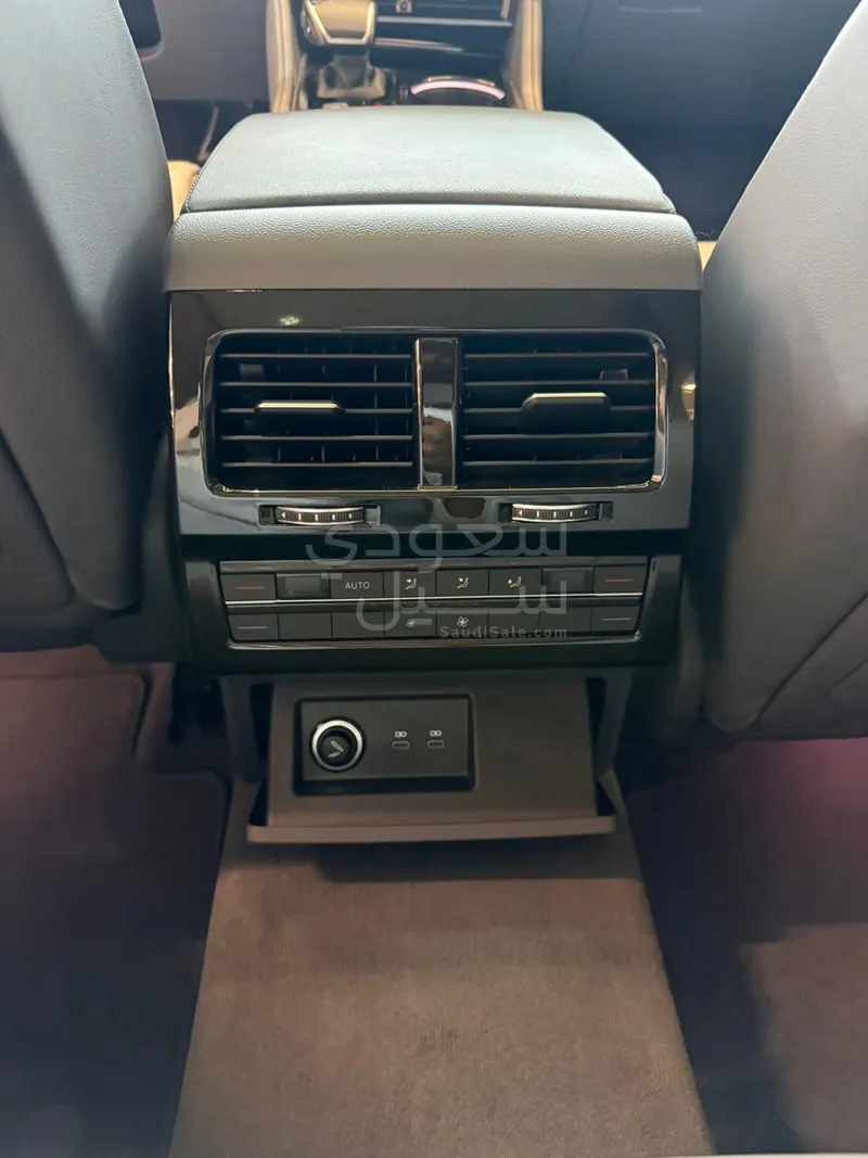 2024 Volkswagen Touareg R-Line