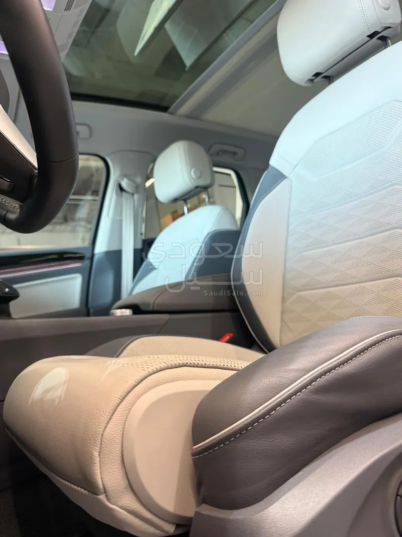 2024 Volkswagen Touareg R-Line