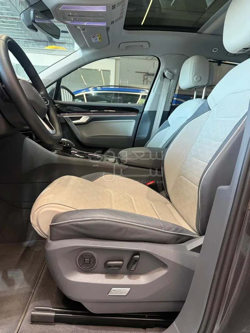 2024 Volkswagen Touareg R-Line