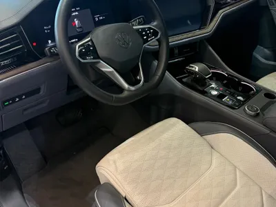 2024 Volkswagen Touareg R-Line