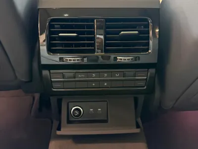 2024 Volkswagen Touareg R-Line