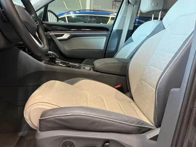 2024 Volkswagen Touareg R-Line