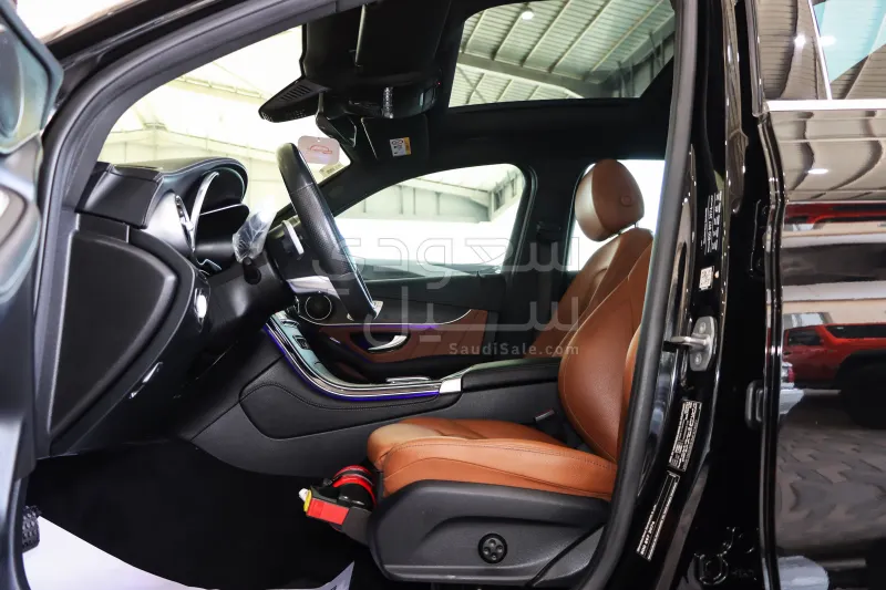 2021 مرسيدس - بنز جي إل سي 300