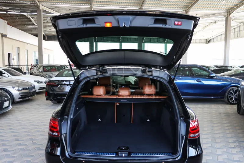 2021 مرسيدس - بنز جي إل سي 300