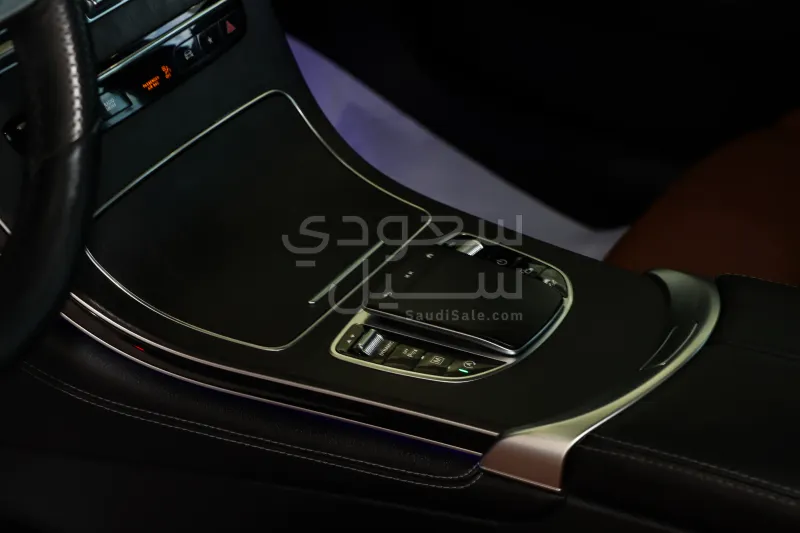 2021 مرسيدس - بنز جي إل سي 300