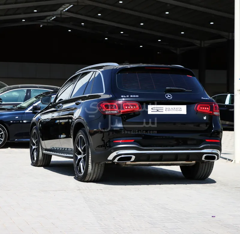 2021 مرسيدس - بنز جي إل سي 300