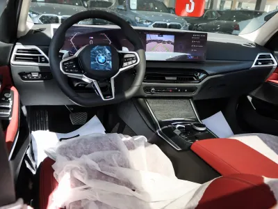 2025 بي ام دبليو الفئة الثالثة 325 أي