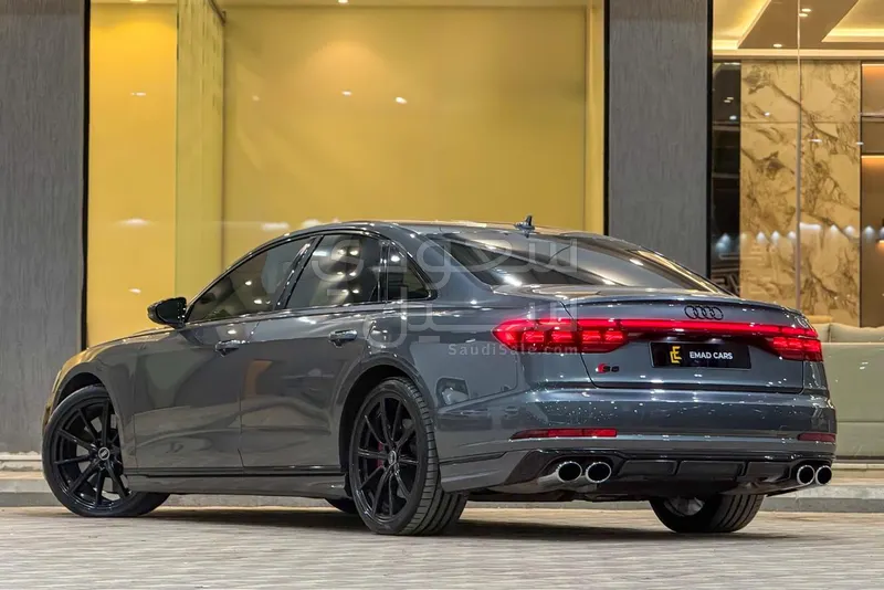 2022 Audi S8
