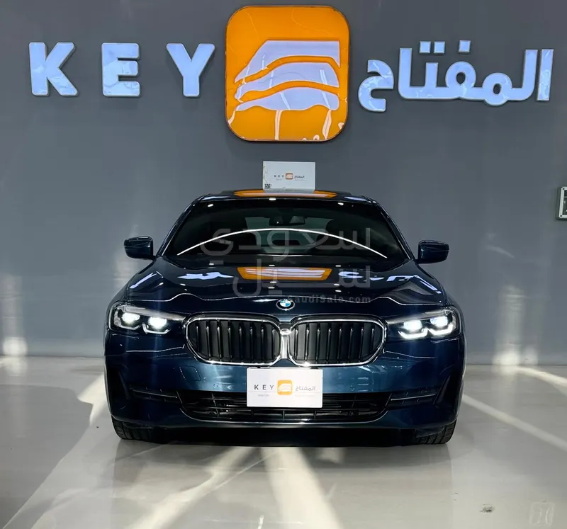 2023 BMW 5 Series 520i