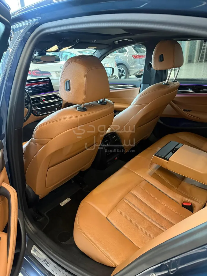 2023 BMW 5 Series 520i