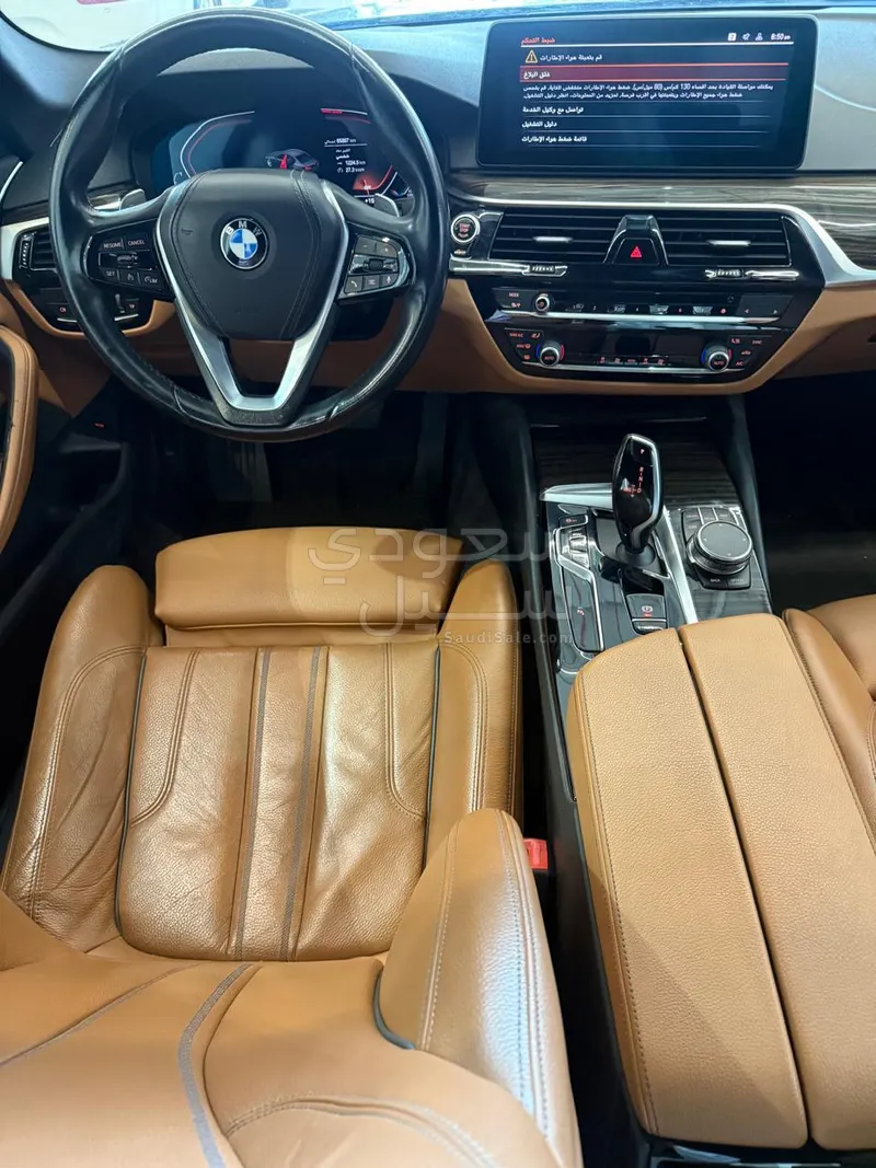 2023 BMW 5 Series 520i