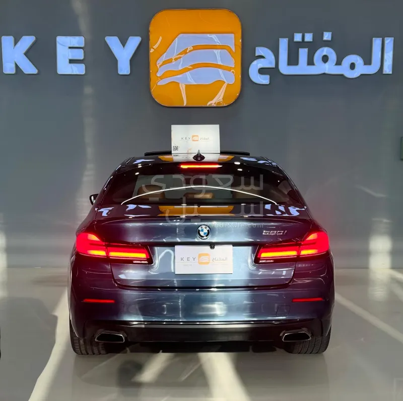 2023 BMW 5 Series 520i