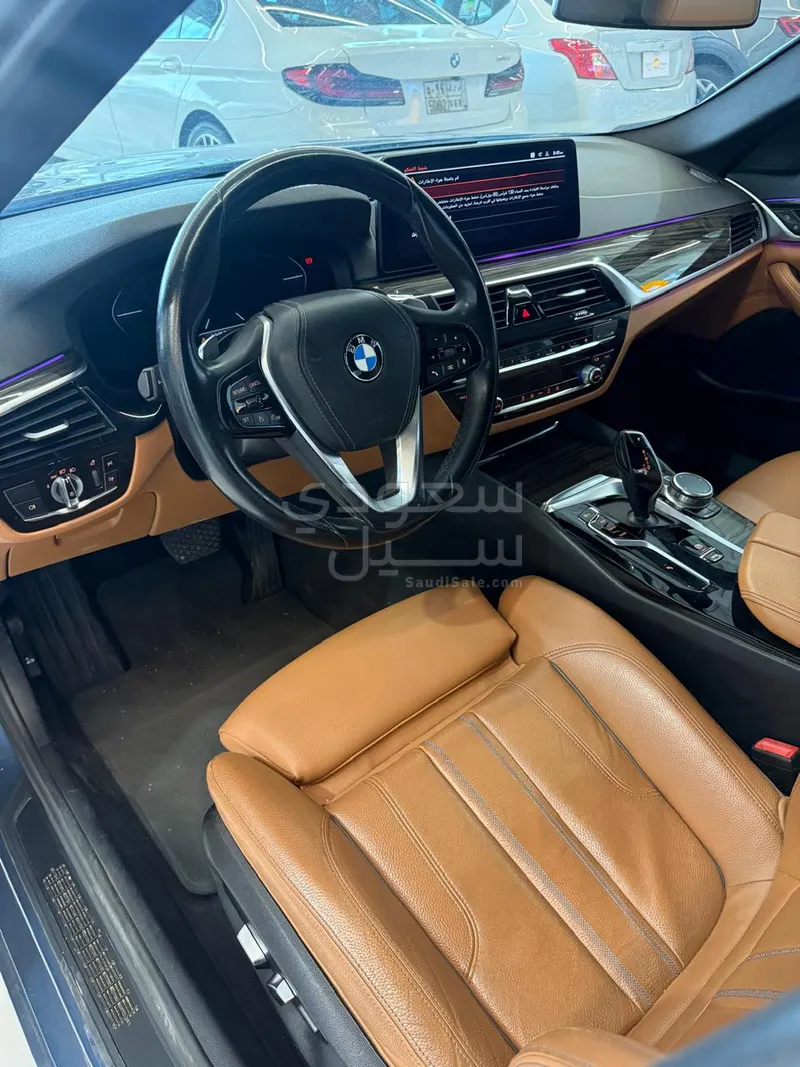 2023 BMW 5 Series 520i